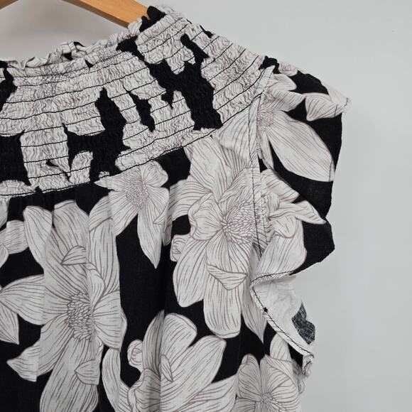 Crown & Ivy Women's Smock Neckline Flutter Sleeve Blouse Black White Size XXL - Picture 6 of 10